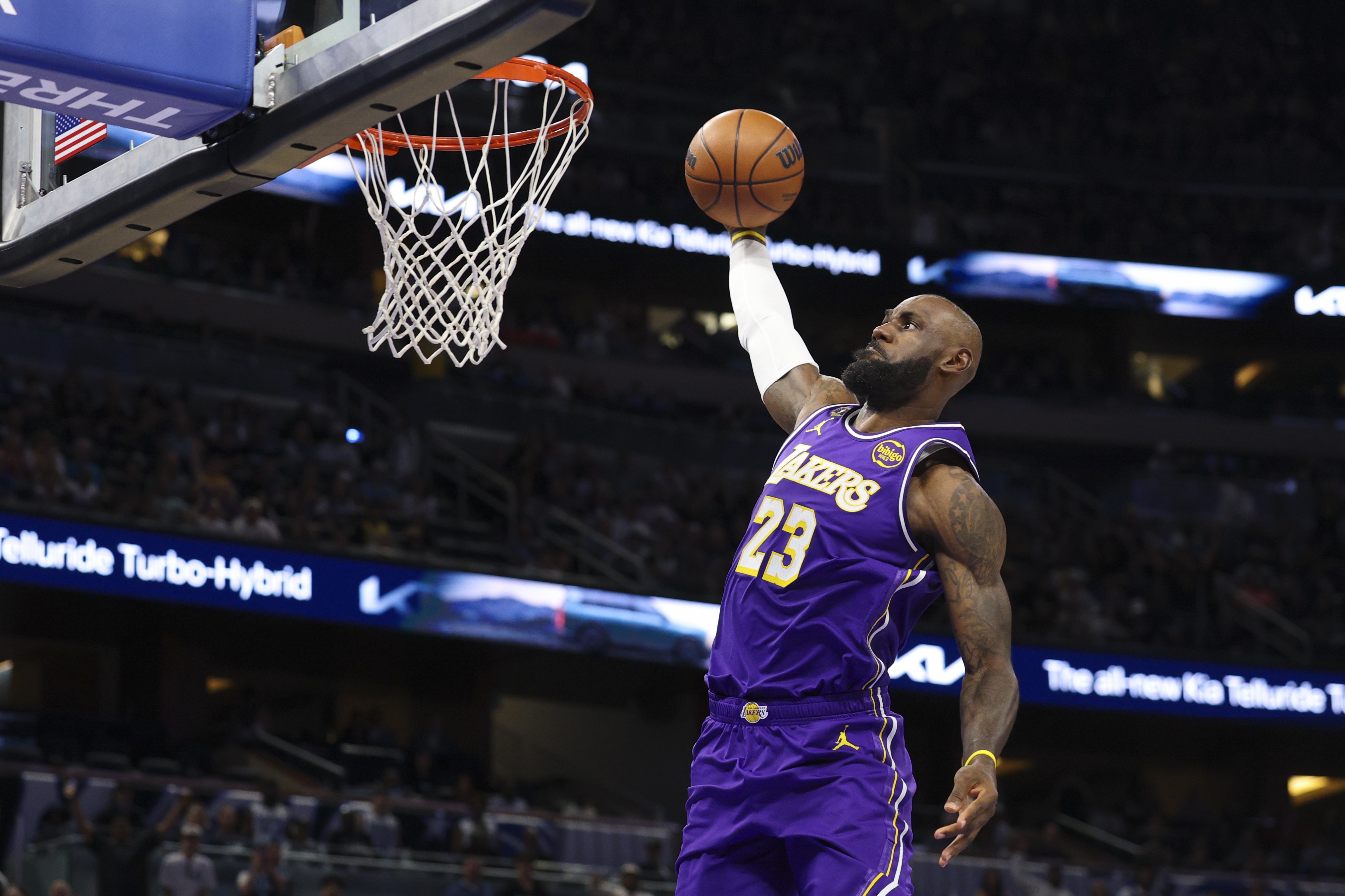 开云在线-詹姆斯缺战雷霆！名记：湖人四天三赛 反正上也要输还不如休息！